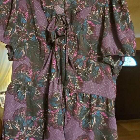 Lane Bryant Woman's Printed Purple/Mauve Short Puff Sleeve Lace Up Blouse - Picture 4 of 8